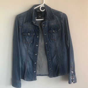 Women’s fitted denim button down shirt
